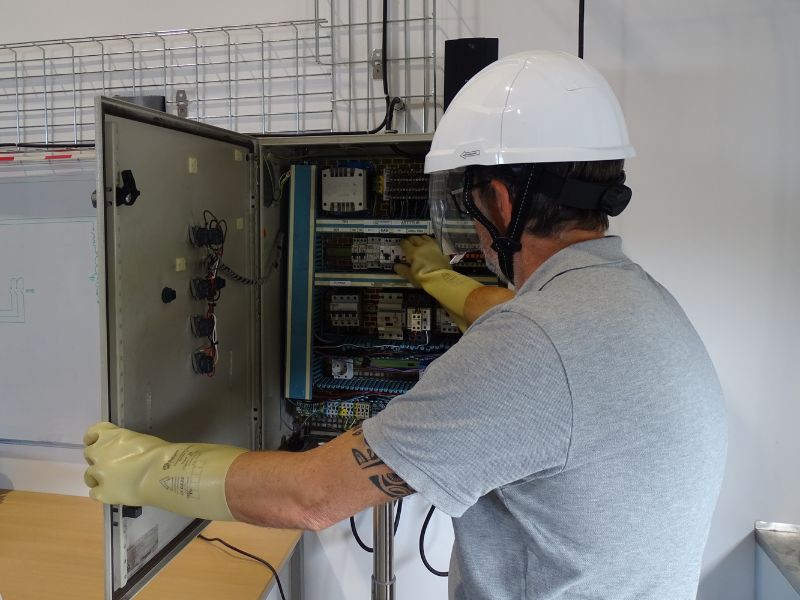 Pourquoi suivre une formation d’habilitation électrique ?